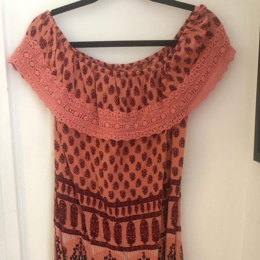 Large off shoulder hollister dress